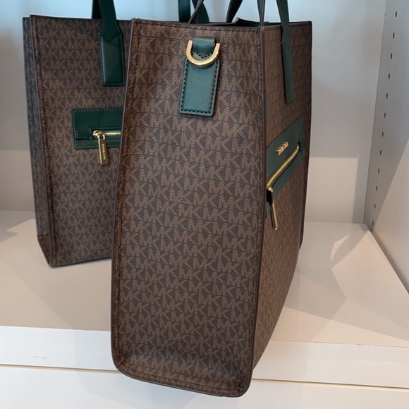 MICHAEL KORS KENLY LARGE NS GRAPHIC LOGO TOTE SATCHEL SHOULDER BAG
MK SIGNATURE - Picture 16 of 16